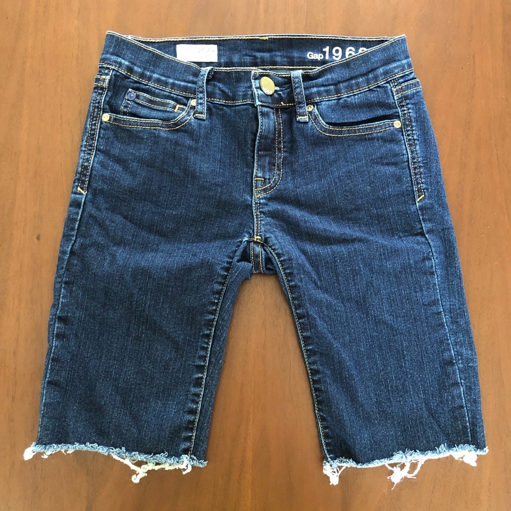 Gap Medium Wash Raw Hem Jean Shorts Cutoffs / Capris
